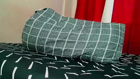 Snapshot of hotzeadyy02 chatting on 10.04.25 zeady online show from 10.04.25