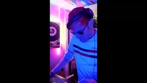 Snapshot of houseofstyle chatting on 04.21.26 SeanPatrick online show from 04.21.26