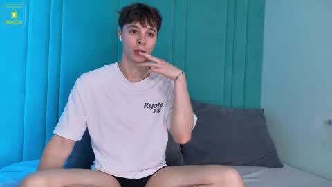 Snapshot of hugebangins_ chatting on 09.27.25 ANTHONY online show from 09.27.25