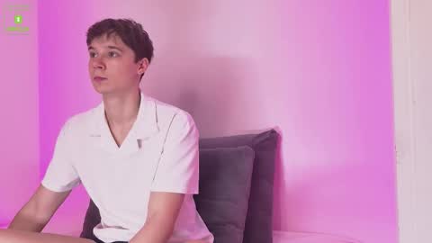 Snapshot of hugebangins_ chatting on 10.03.25 ANTHONY online show from 10.03.25