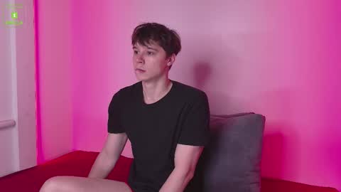 Snapshot of hugebangins_ chatting on 10.18.25 ANTHONY online show from 10.18.25