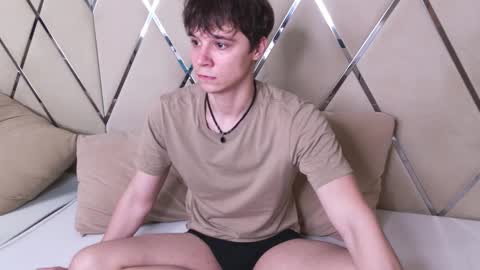 Snapshot of hugebangins_ chatting on 10.26.25 ANTHONY online show from 10.26.25