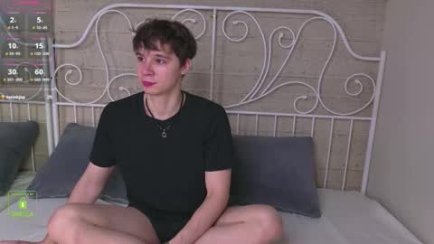 Snapshot of hugebangins_ chatting on 11.01.25 ANTHONY online show from 11.01.25