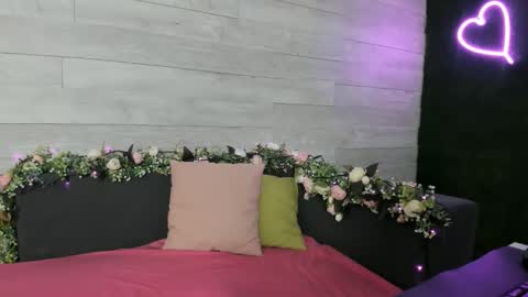 Snapshot of hugeboobserin chatting on 12.17.24 Erin online show from 12.17.24