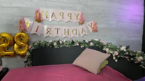 Snapshot of hugeboobserin chatting on 12.18.24 Erin online show from 12.18.24