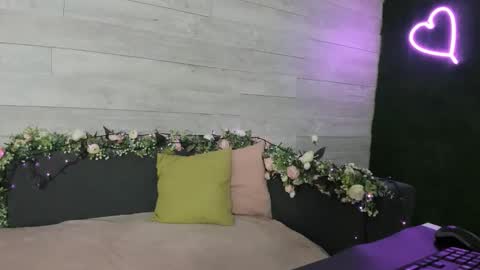 Snapshot of hugeboobserin chatting on 01.09.25 Erin online show from 01.09.25