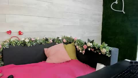 Snapshot of hugeboobserin chatting on 02.21.25 Erin online show from 02.21.25