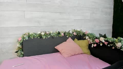 Snapshot of hugeboobserin chatting on 03.11.25 Erin online show from 03.11.25