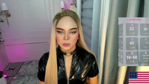 Snapshot of hugecock_bella chatting on 06.23.26 Bella Crawford online show from 06.23.26