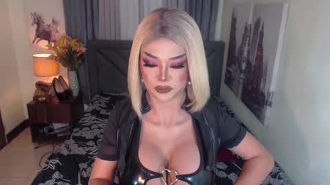 Christine online show from 01.12.25