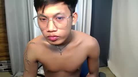 hugecockjames09 online show from 10.10.25