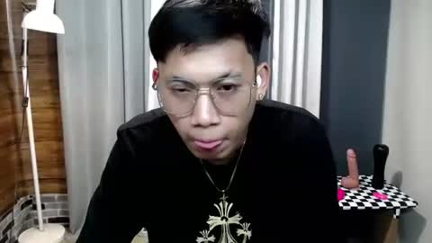 hugecockjames09 online show from 10.17.25