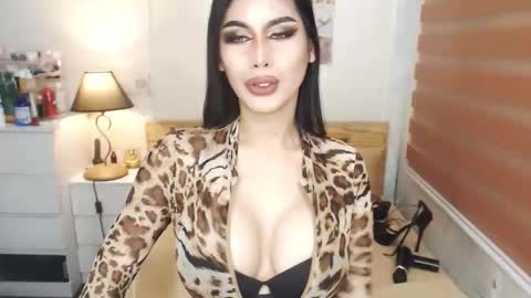 Snapshot of hugecockthalia chatting on 09.14.25 its thalia allow me to fulfill your deepest desires online show from 09.14.25