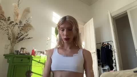 Alice help me reach 100 likes  online show from 04.29.26