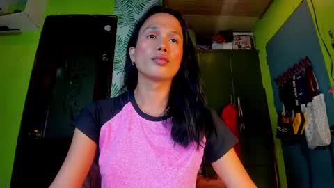 Snapshot of hungasiangirl chatting on 01.17.25 help me make 25000 tokens for my mother HEARING aid online show from 01.17.25