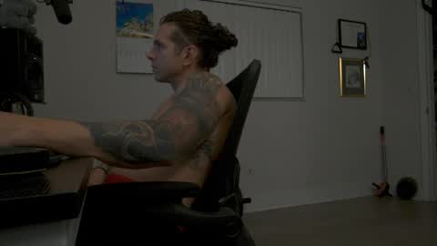 Snapshot of hungpiercedcock chatting on 05.21.26 Mr. Dom online show from 05.21.26