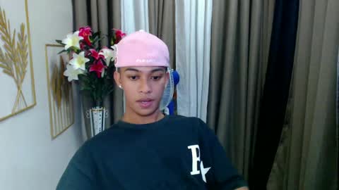 Snapshot of hunk_edward chatting on 06.26.26 hunk_edward online show from 06.26.26
