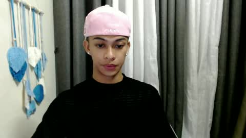 Snapshot of hunk_edward chatting on 06.27.26 hunk_edward online show from 06.27.26