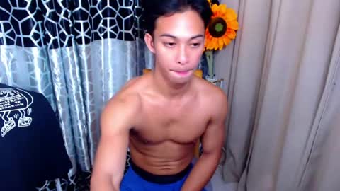 Snapshot of hunk_edward chatting on 07.15.26 hunk_edward online show from 07.15.26