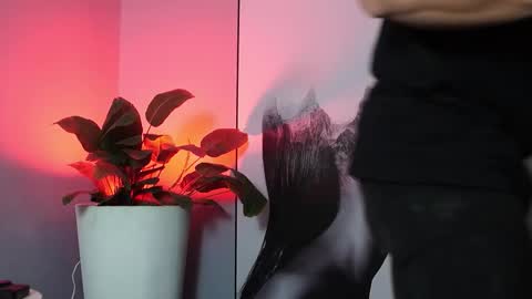 Snapshot of hunk_ryan chatting on 09.30.25 hunk_ryan online show from 09.30.25