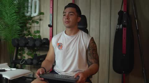 Snapshot of hunk_ryan chatting on 10.10.25 hunk_ryan online show from 10.10.25