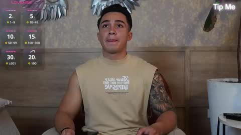 Snapshot of hunk_ryan chatting on 10.15.25 hunk_ryan online show from 10.15.25