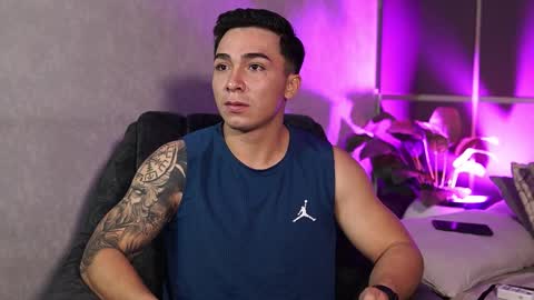 Snapshot of hunk_ryan chatting on 10.25.25 hunk_ryan online show from 10.25.25