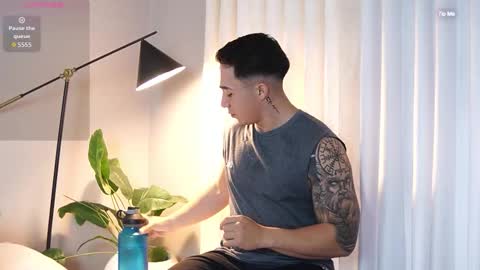 Snapshot of hunk_ryan chatting on 10.29.25 hunk_ryan online show from 10.29.25