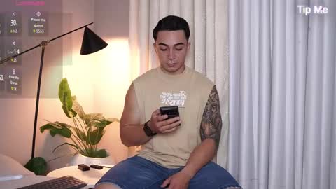 Snapshot of hunk_ryan chatting on 10.30.25 hunk_ryan online show from 10.30.25