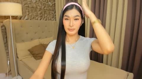 hunkhomerontop online show from 12.18.25