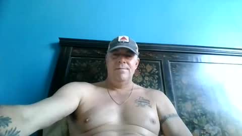 Snapshot of hunybager chatting on 12.15.25 hunybager online show from 12.15.25