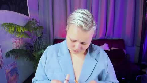 Hwasa online show from 04.15.26