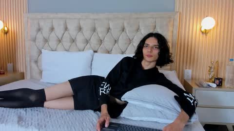 Snapshot of hxxyro chatting on 02.17.26 hxxyro online show from 02.17.26