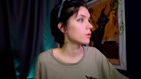 Snapshot of hyeon_jin chatting on 01.04.25 Hyeon Jin online show from 01.04.25