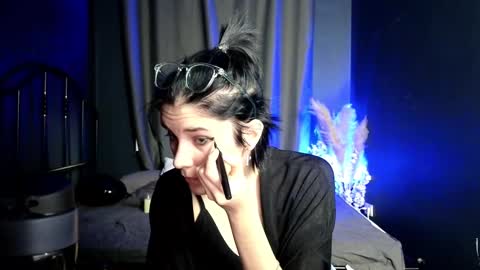 Snapshot of hyeon_jin chatting on 03.04.25 Hyeon Jin online show from 03.04.25