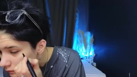 Snapshot of hyeon_jin chatting on 03.12.25 Hyeon Jin online show from 03.12.25