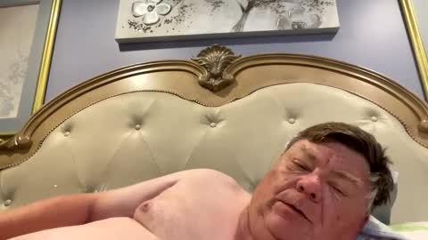 Snapshot of hypnotizing4u chatting on 10.06.25 hypnotizing4u online show from 10.06.25