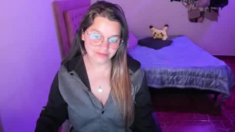 Snapshot of hyun22148625 chatting on 01.07.25 Hello Im Julieta Im 25 years old and I love being here. Thank you for visiting my living room. The only rule is that you hap online show from 01.07.25