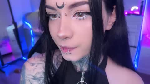 Snapshot of i_died_again chatting on 10.23.25 Asya  online show from 10.23.25