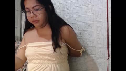 Snapshot of i_drain_u_bitch chatting on 10.19.25 jamaeca online show from 10.19.25