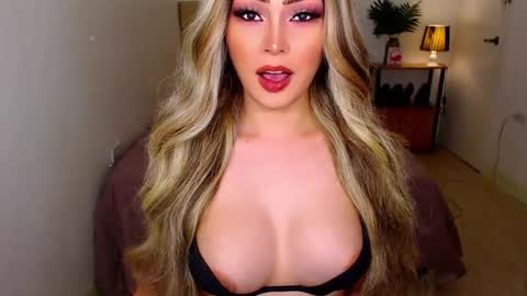 Snapshot of i_luv_2_fuck_you chatting on 03.02.26 QUEEN SUSSIE BROWN online show from 03.02.26