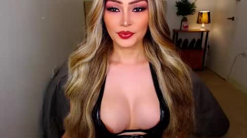 Snapshot of i_luv_2_fuck_you chatting on 03.03.26 QUEEN SUSSIE BROWN online show from 03.03.26