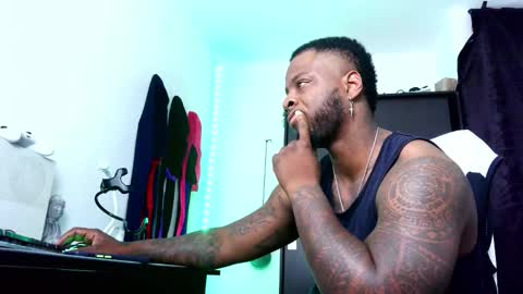 Mr H Independent model online show from 10.24.25