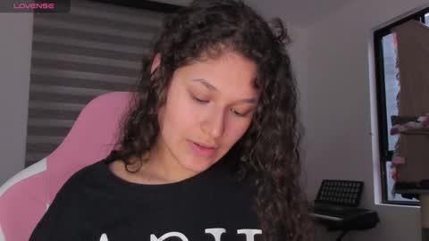 Snapshot of iam_nikki chatting on 01.05.25 On instagram Imm NikkiHelp me reach 100 likes online show from 01.05.25