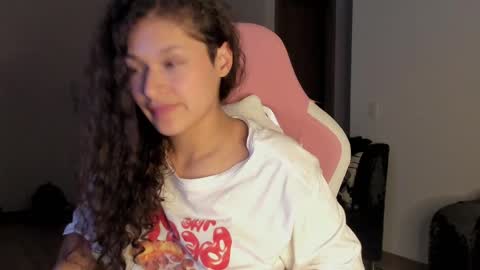 Snapshot of iam_nikki chatting on 03.01.25 On instagram Imm NikkiHelp me reach 100 likes online show from 03.01.25