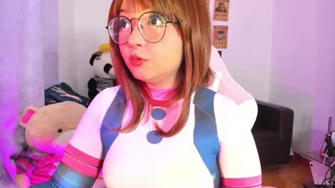 Snapshot of iam_zoechan chatting on 09.28.25 Zoe 3 online show from 09.28.25