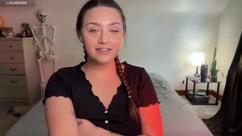 Snapshot of iamcrystalann chatting on 01.12.25 Crystal online show from 01.12.25