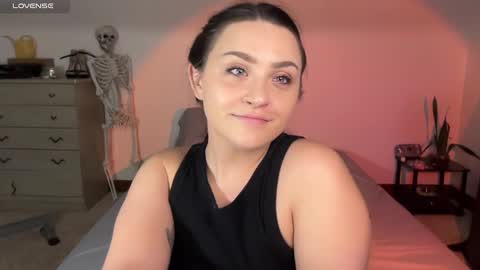 Snapshot of iamcrystalann chatting on 02.08.25 Crystal online show from 02.08.25