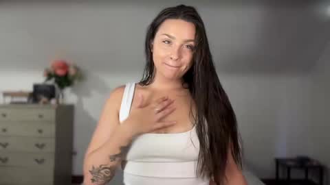 Snapshot of iamcrystalann chatting on 09.29.25 Crystal online show from 09.29.25