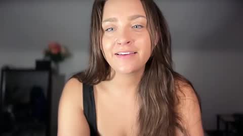 Snapshot of iamcrystalann chatting on 10.19.25 Crystal online show from 10.19.25